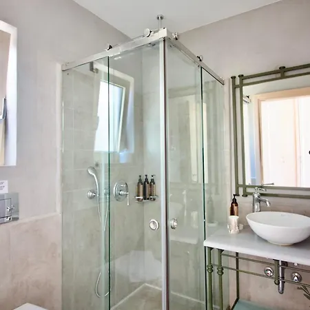 Costa Rossa Boutique - Adults Only ליקסורי